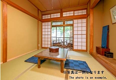 Standard Twin Room with Shared Bathroom