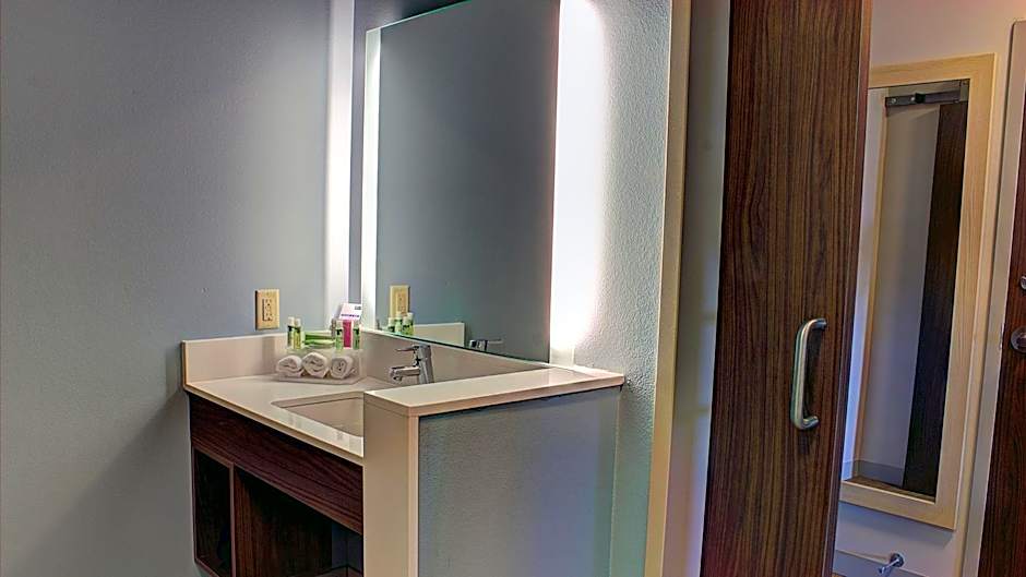 Holiday Inn Express Spencer By IHG