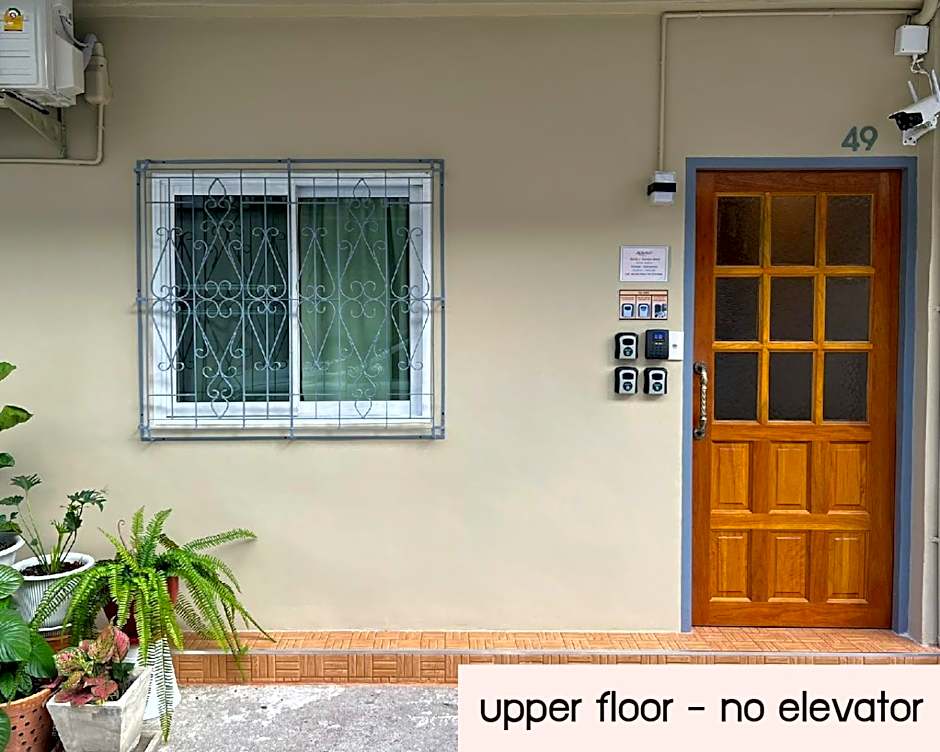 Achcha hotel - itsaraphap MRT station - Wat Arun