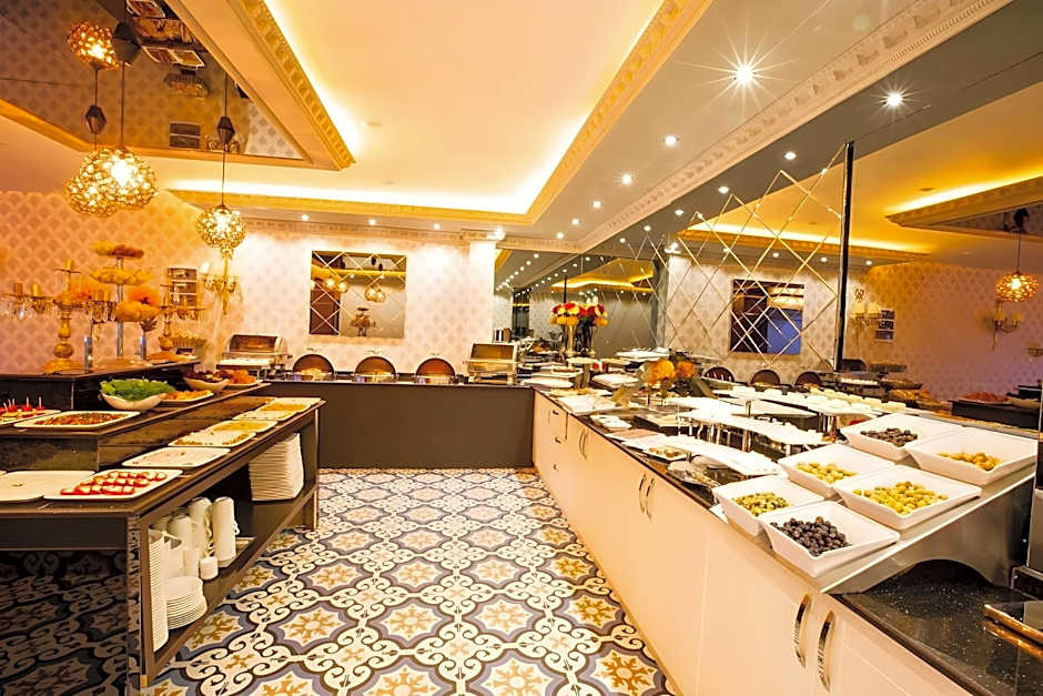 Real King Suite Hotel