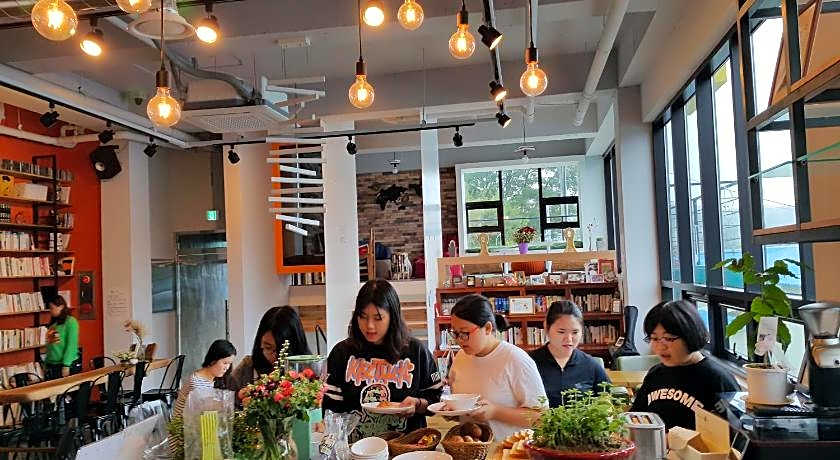 Andong Poonggyung Hostel N Library