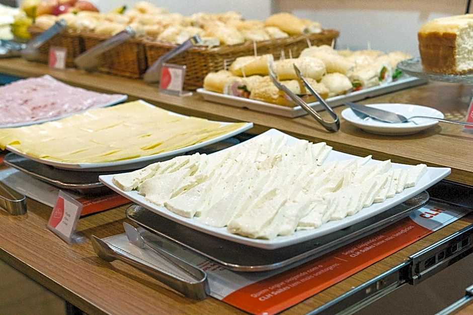 CLH Suites Domingos Ferreira