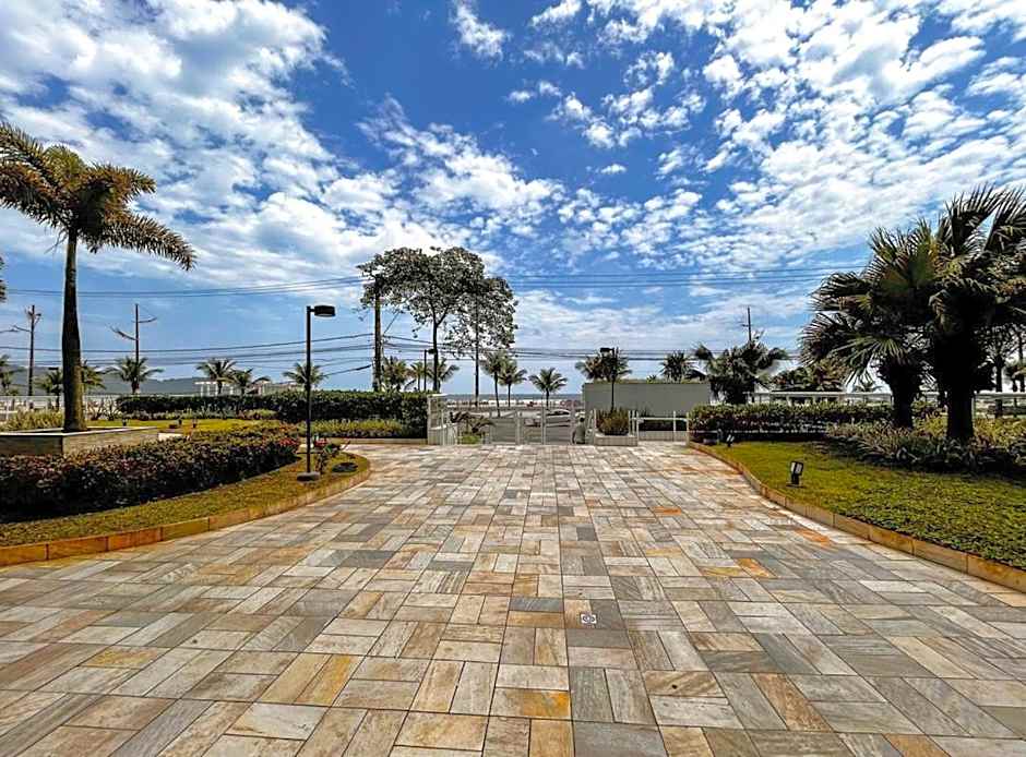 Otimo apto de frente para Praia do Boqueirao SP