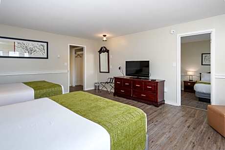 Deluxe Family Suite