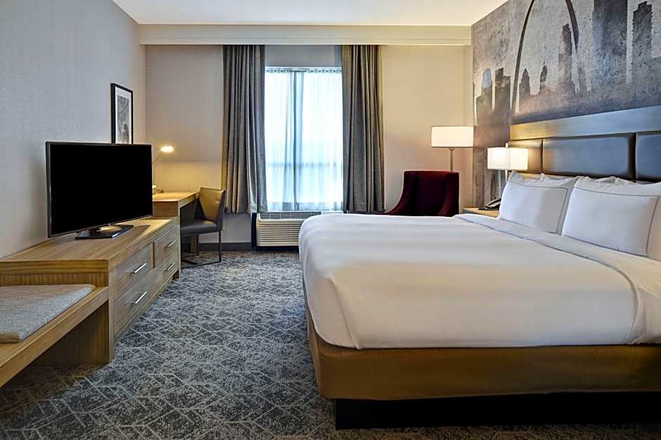 DoubleTree by Hilton St. Louis-Airport