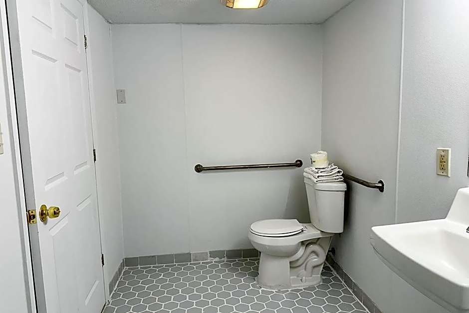 Hahira Inn By OYO near Valdosta