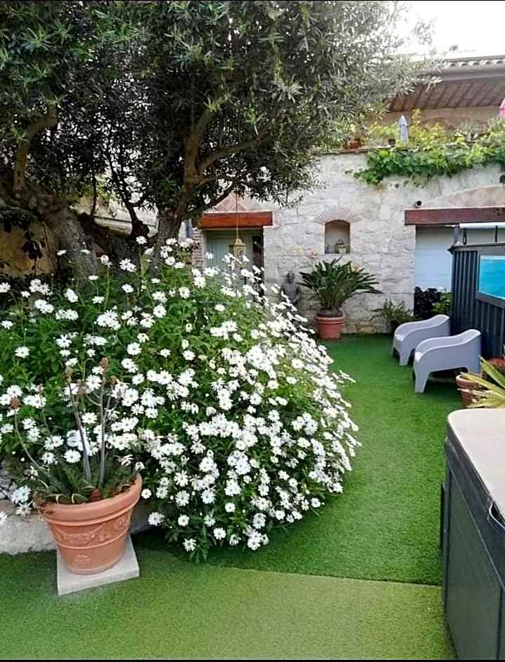 VILLA ARTEMiA