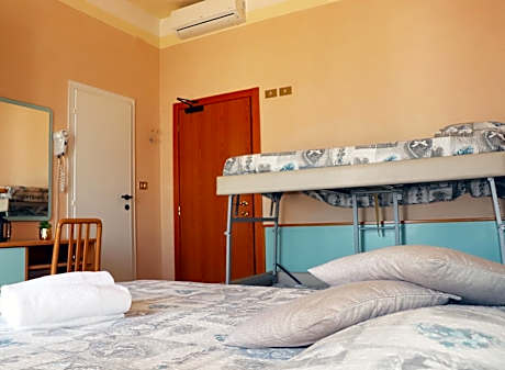 Comfort Quadruple Room