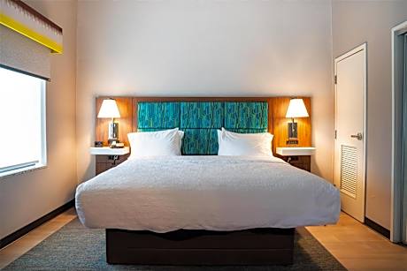 King Studio Suite with Whirlpool - Non-Smoking