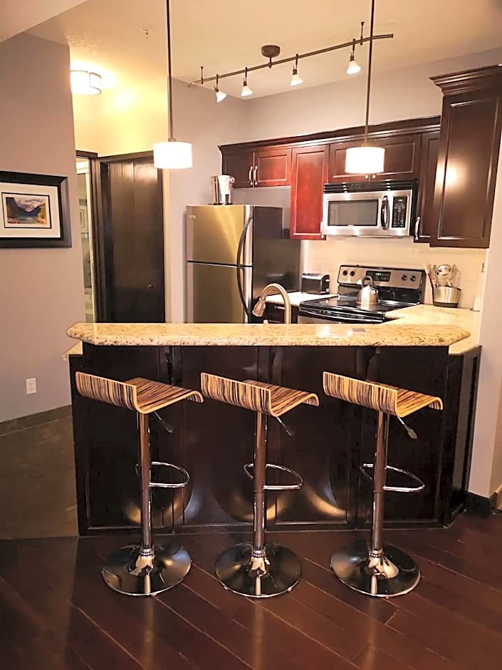 Sweet Condo Canmore GR：）