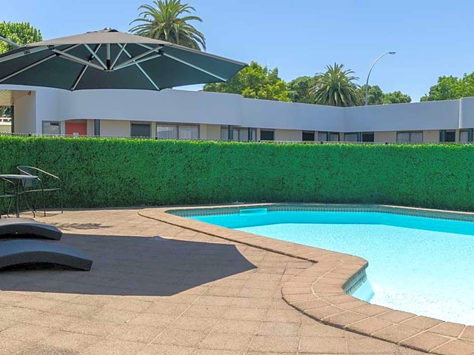 Durham Court Motor Inn