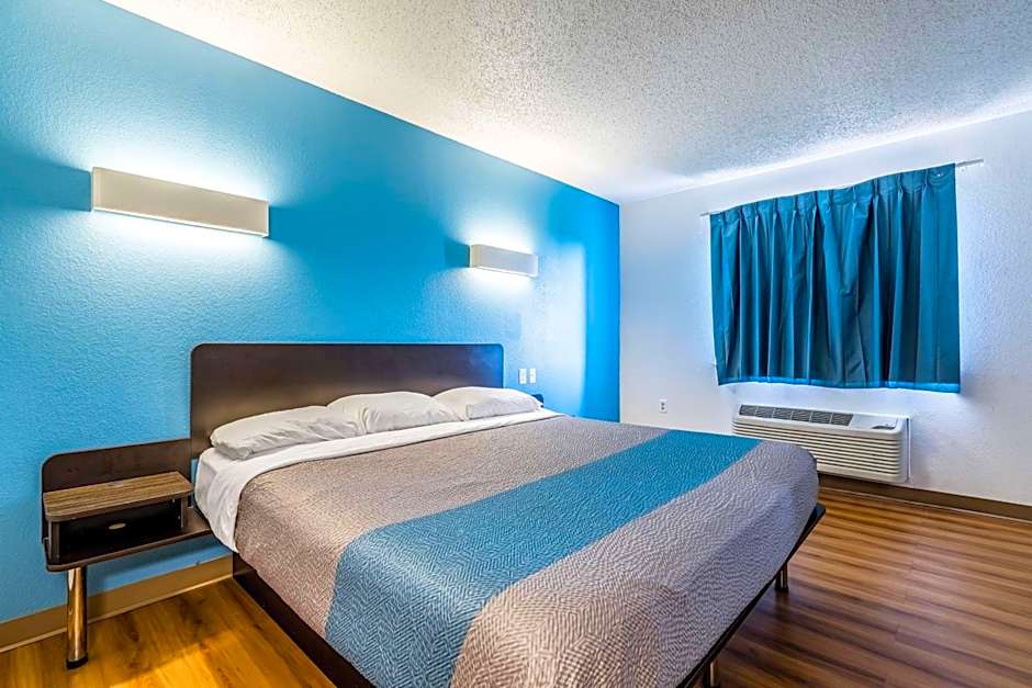 Motel 6-Indianapolis, IN - Southport