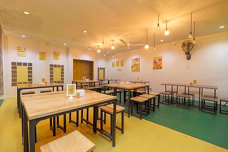 RedDoorz @ Taman Galaxy Bekasi