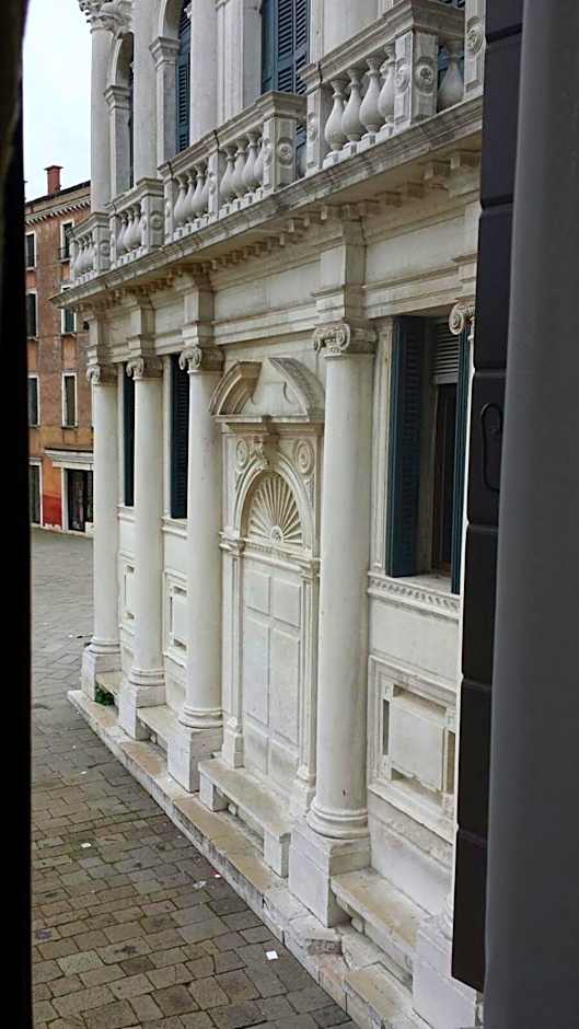 Friendly Venice Suites