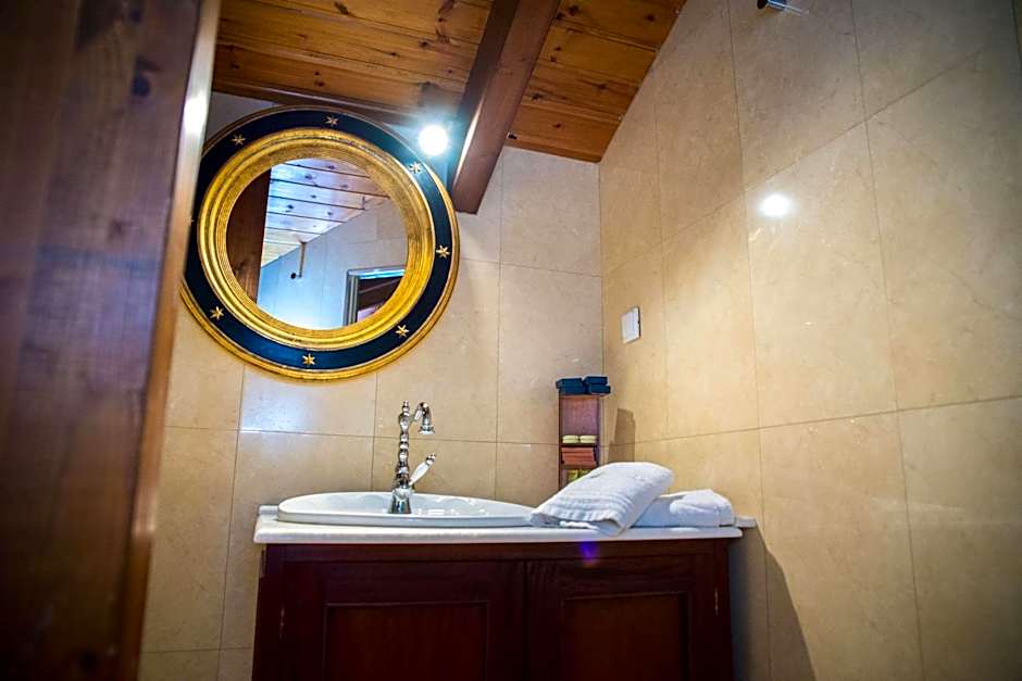 Maritsas Hotel & Suites