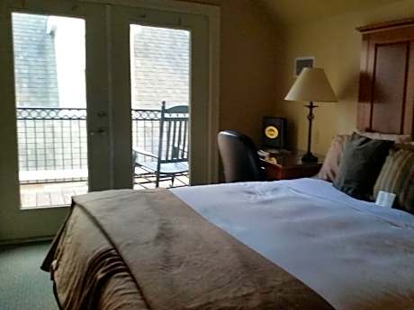 King-Private Bathroom-Standard-Balcony-107 Carriage House