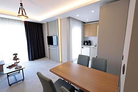 Apartment with Mountain View