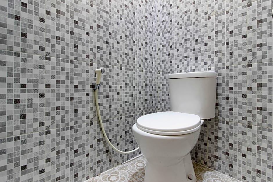 RedDoorz near Balekambang City Park