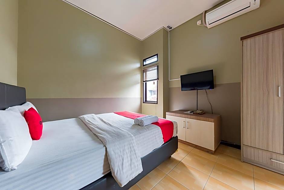 RedDoorz Syariah near Politeknik Negeri Bandung Campus