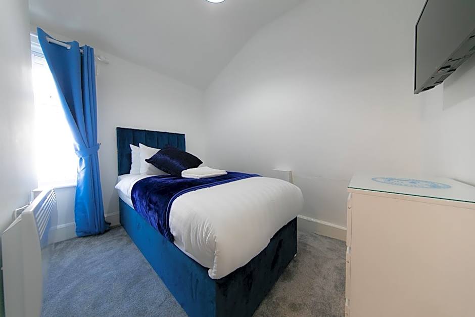 The New Apollo Hotel