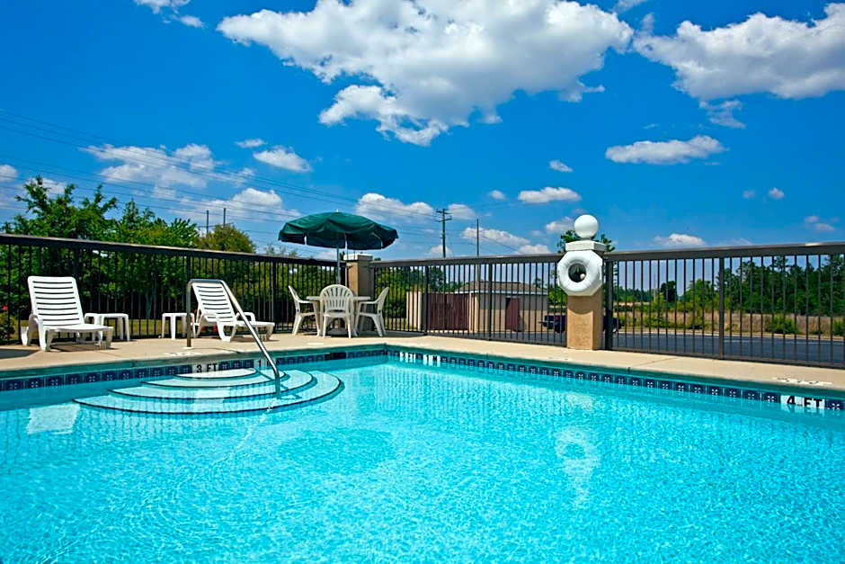 Holiday Inn Express & Suites Milton East I-10 By IHG