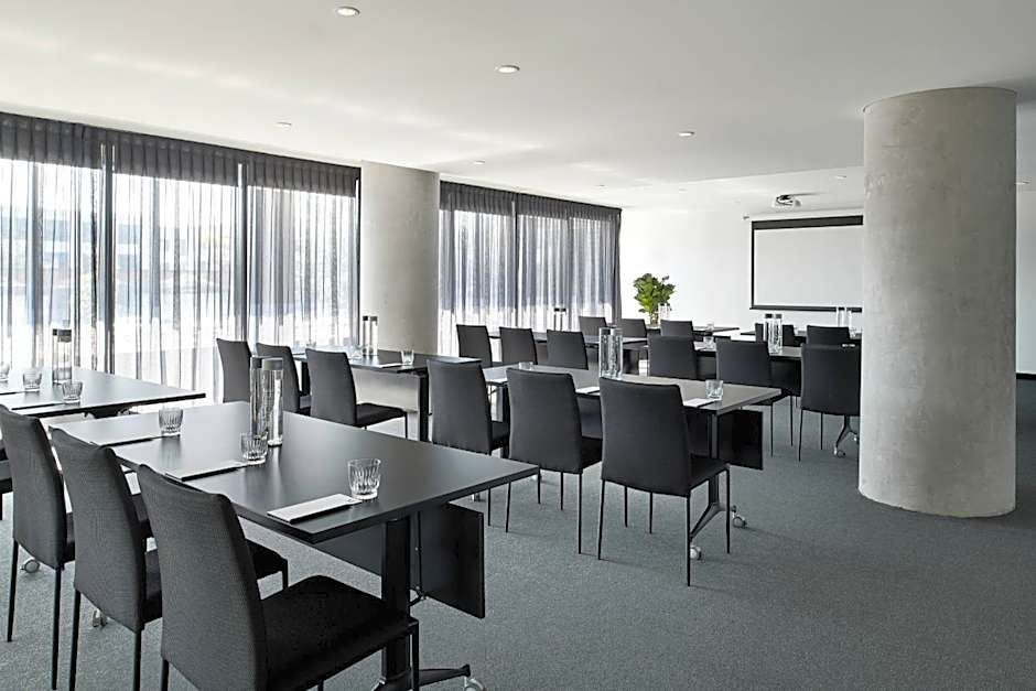 Midnight Hotel, Autograph Collection