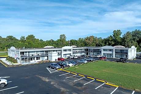 Days Inn & Suites by Wyndham Dayton North
