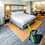 Holiday Inn Express & Suites Cleveland/Westlake By IHG