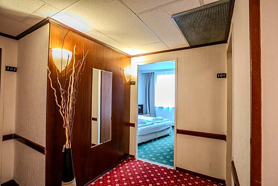 Hotel Attaché