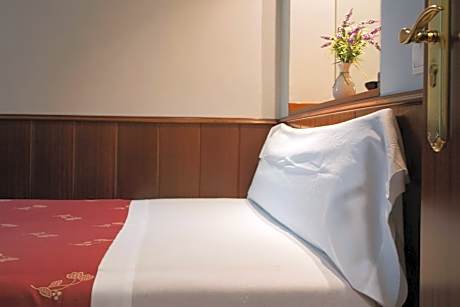 Single Room with Shared Bathroom