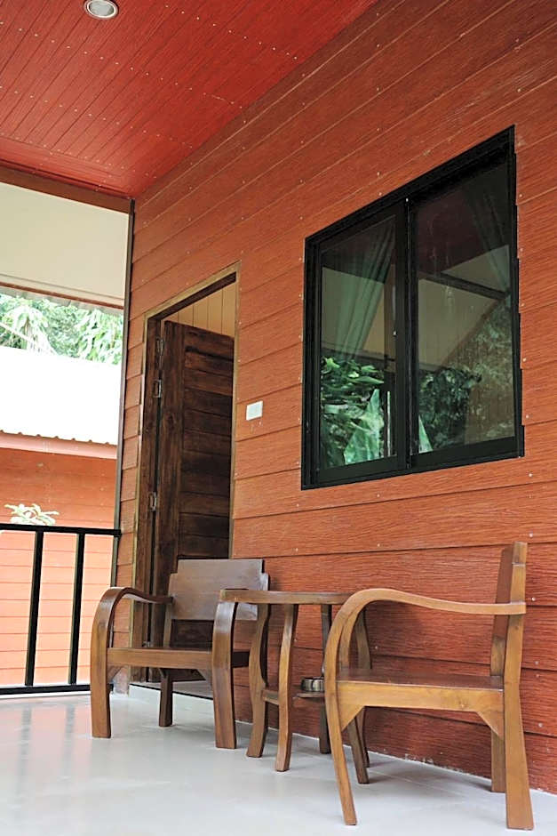 Khao Sok Green Mountain View