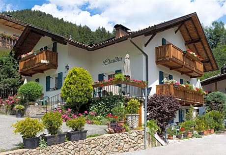 Haus Claudia B&B