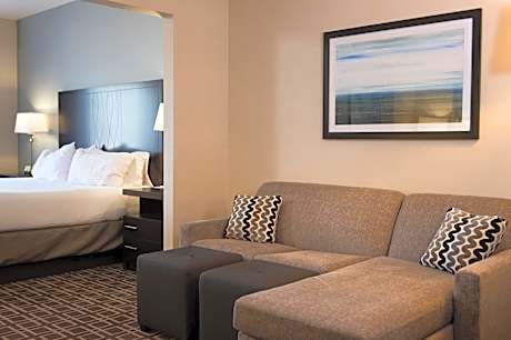 Standard King Room with River View