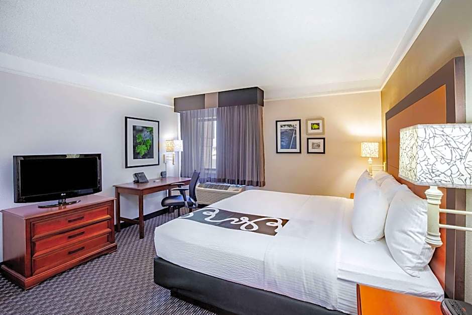 La Quinta Inn & Suites by Wyndham Houston Baytown East