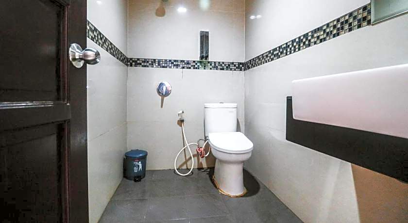 RedDoorz Plus near Universitas Negeri Makassar