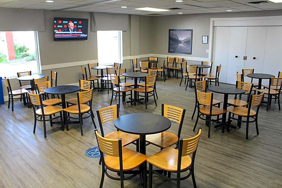 Super 8 by Wyndham Edmonton South