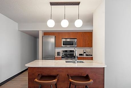 One-Bedroom Large Corner King Suite