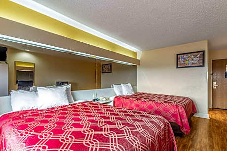 Queen Room with Two Queen Beds - Accessible/Non-Smoking