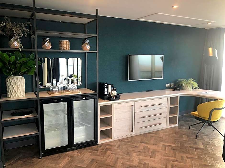 Waterfront Southport Hotel