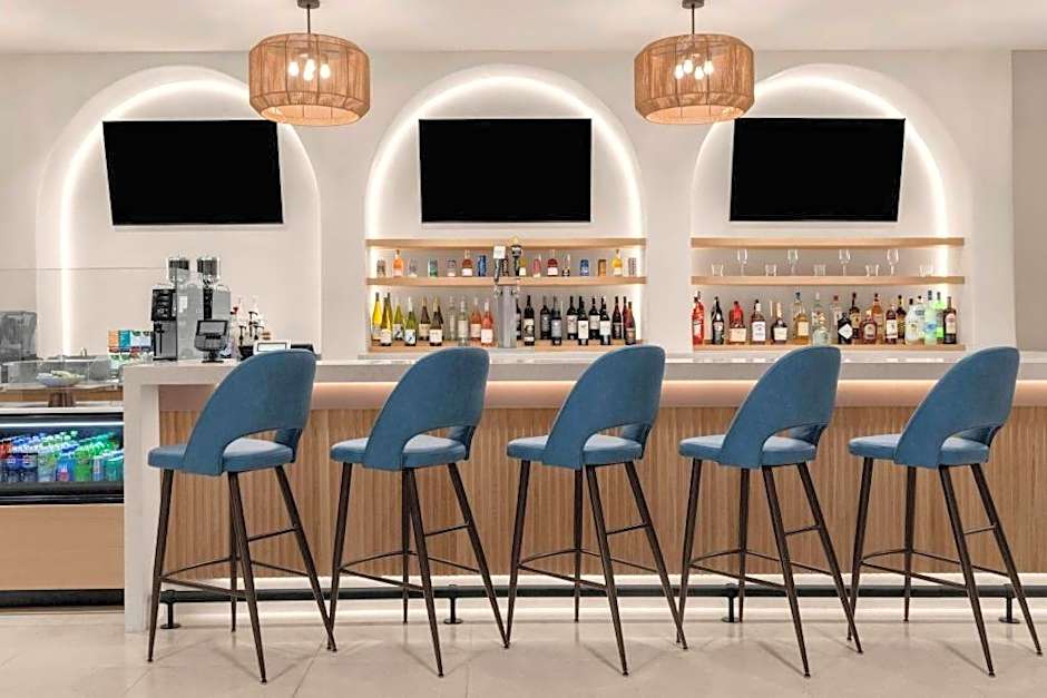 Courtyard by Marriott Anaheim Theme Park Entrance