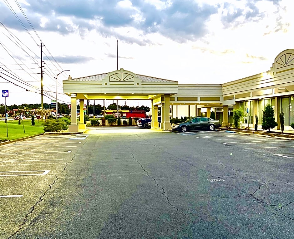 Quality Inn & Suites McDonough South I-75