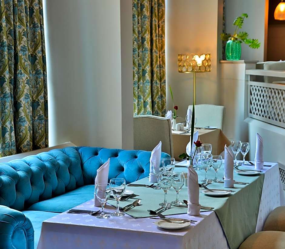 Cresta Jameson Hotel