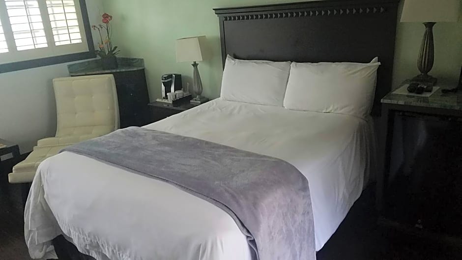 Malibu Country Inn
