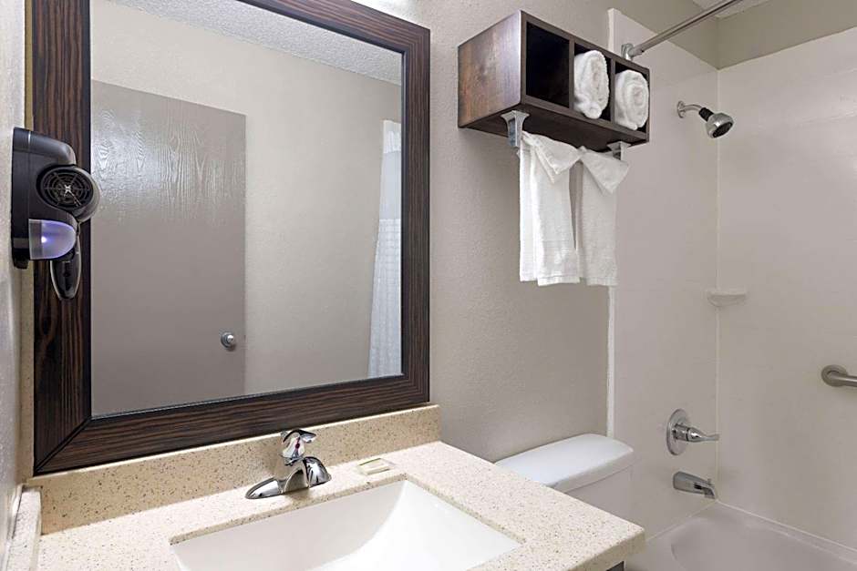 Days Inn by Wyndham Miami