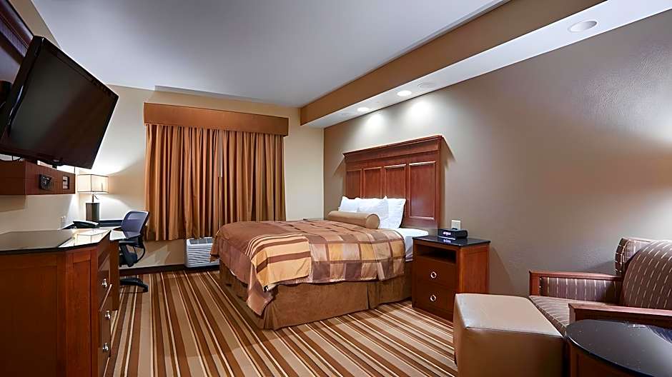 Best Western Plus KC Speedway Inn & Suites