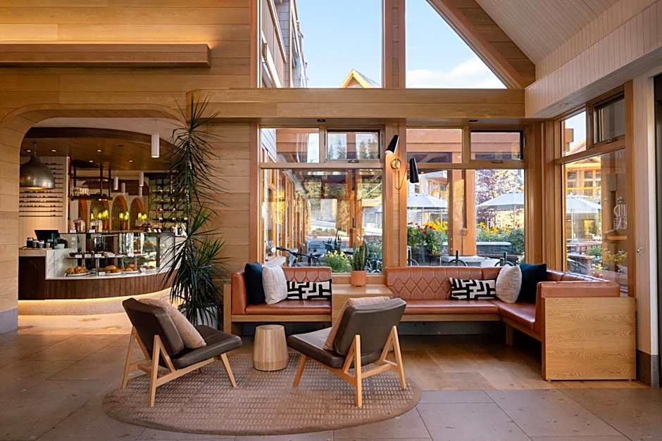 Hotel Canoe and Suites