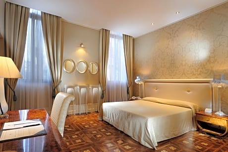 Junior Suite with Canal View