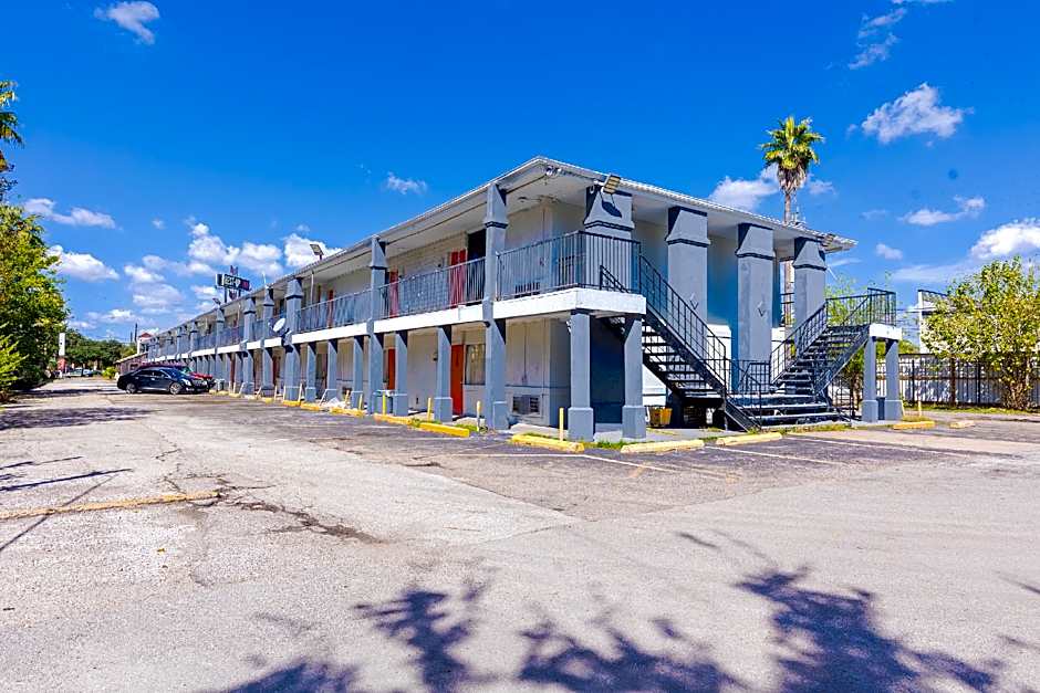 OYO Hotel Houston, TX near Medical Center NRG Stadium