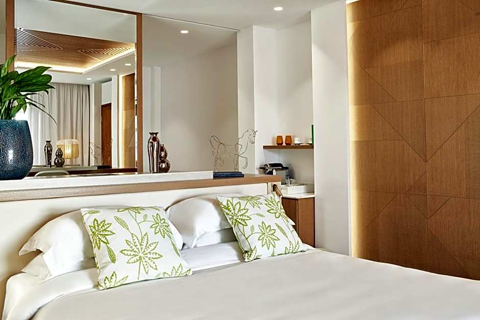 Myconian Korali Relais & Chateaux