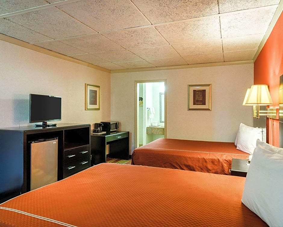 Rodeway Inn University